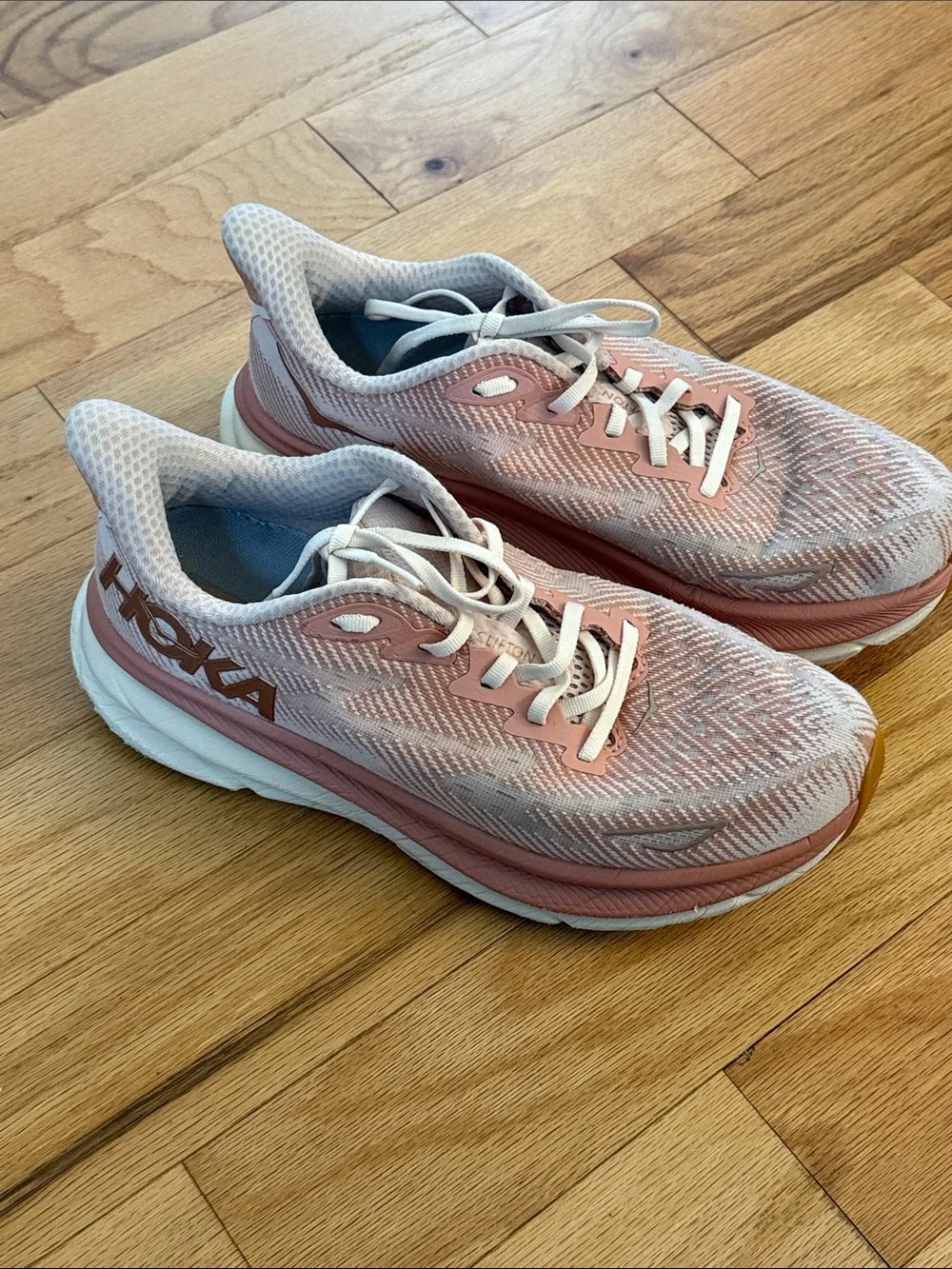Hoka One Clifton 9 Running Shoes Pink Womens Sz 8.5B Walking Workout Outdoor